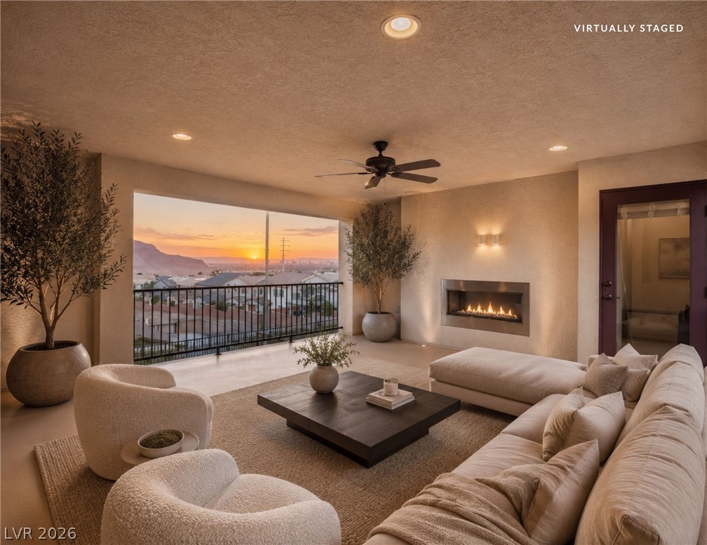 4504 Amazing View Street