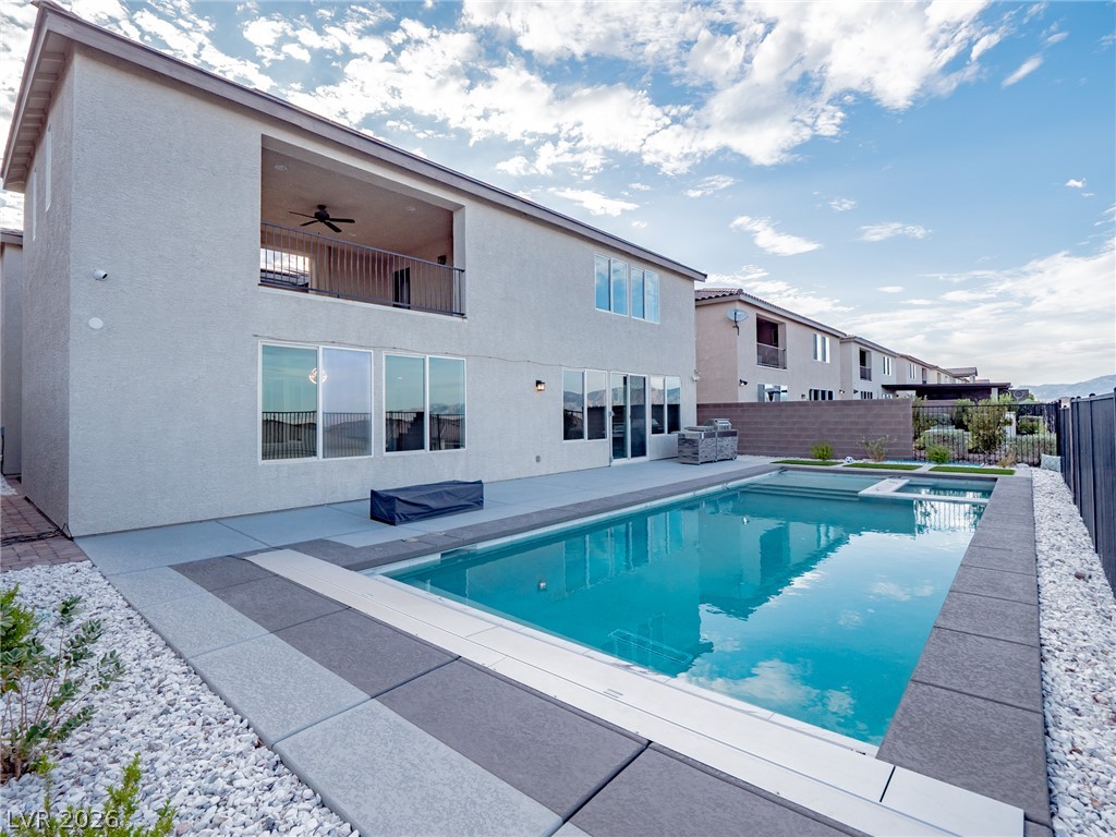 4504 Amazing View Street