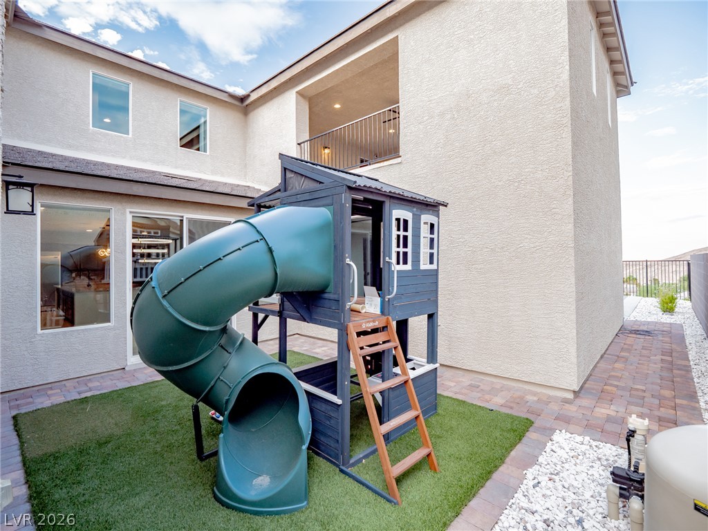 4504 Amazing View Street
