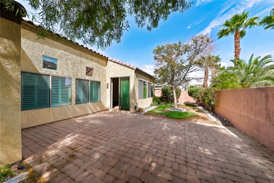 8117 Orchard Glen Avenue