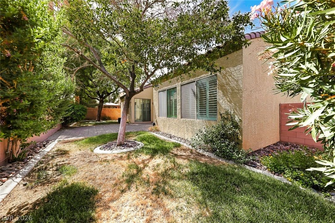8117 Orchard Glen Avenue