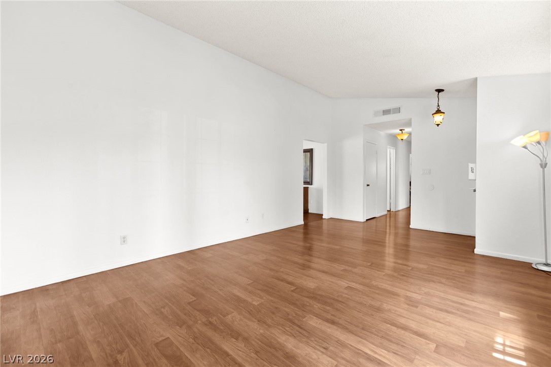 2529 Lakeside Drive