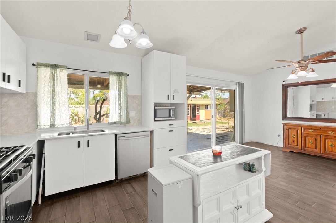 2529 Lakeside Drive
