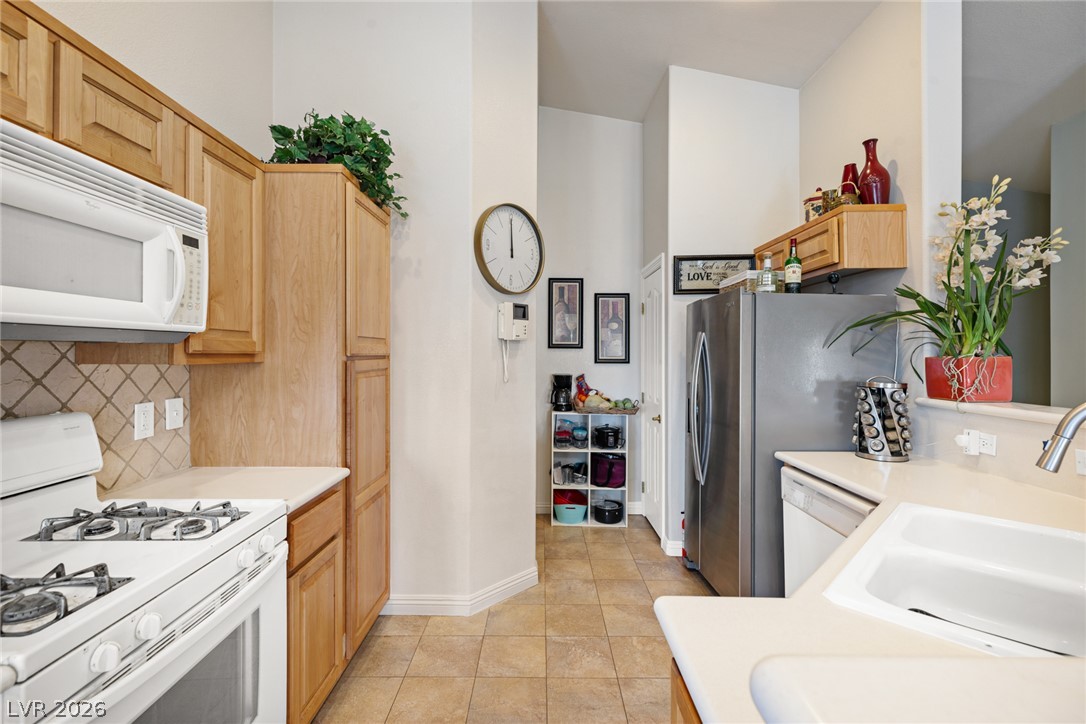 8779 Horizon Wind Avenue 101