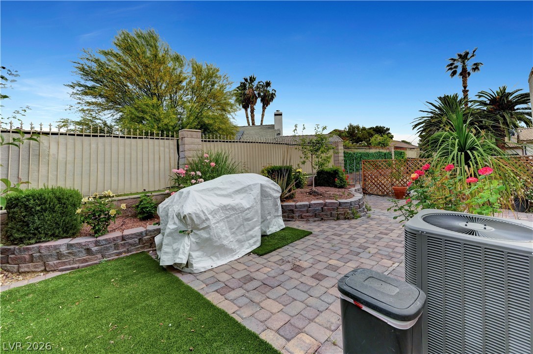 5736 Colwood Lane