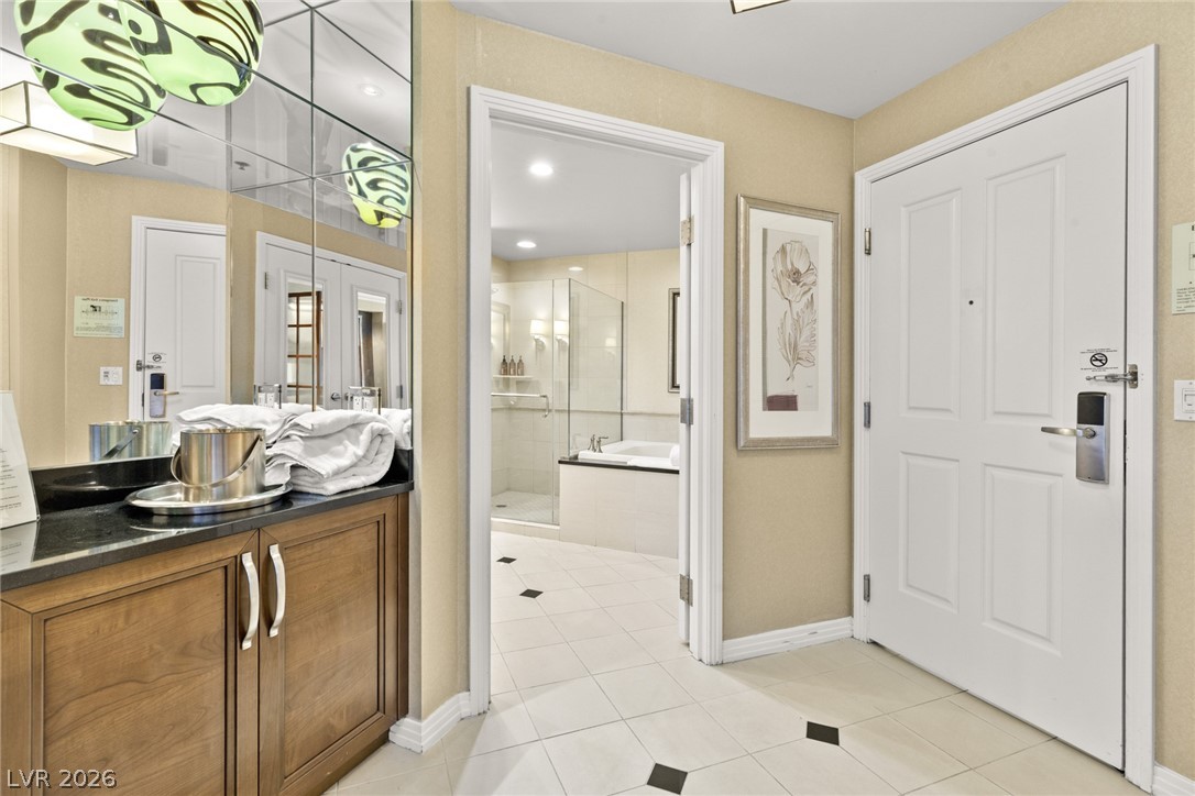 125 East Harmon Avenue 1103