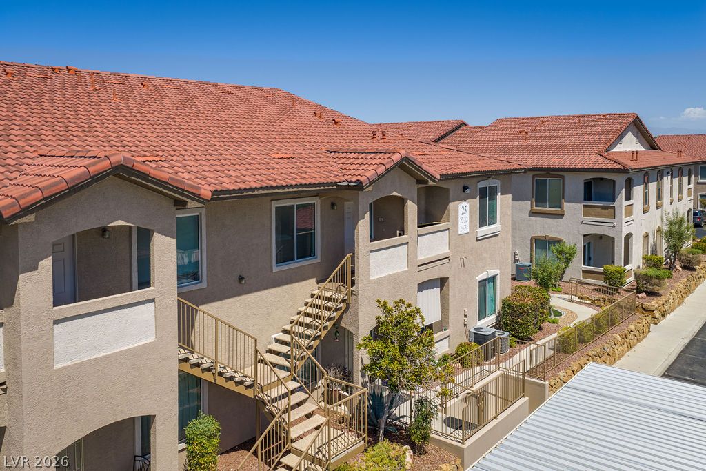 2305 West Horizon Ridge Parkway 2524