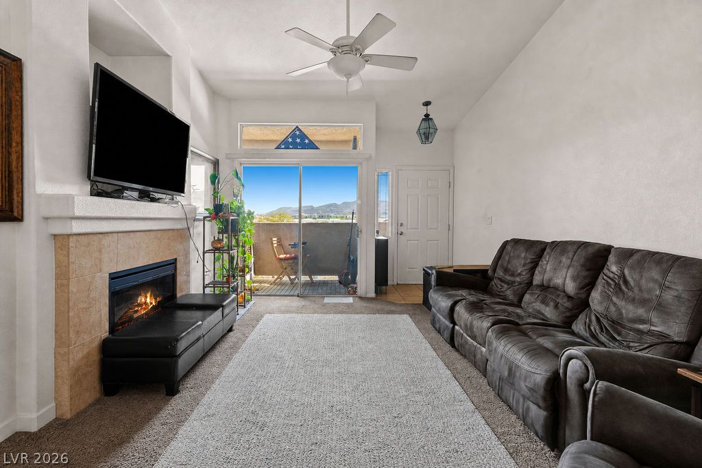 2305 West Horizon Ridge Parkway 2524