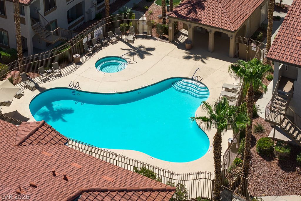 2305 West Horizon Ridge Parkway 2524