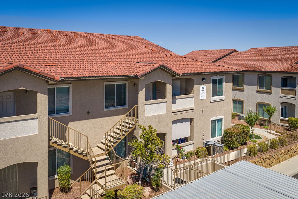 2305 West Horizon Ridge Parkway 2524