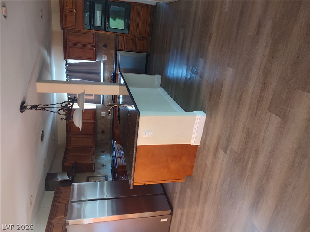 325 Park Way West