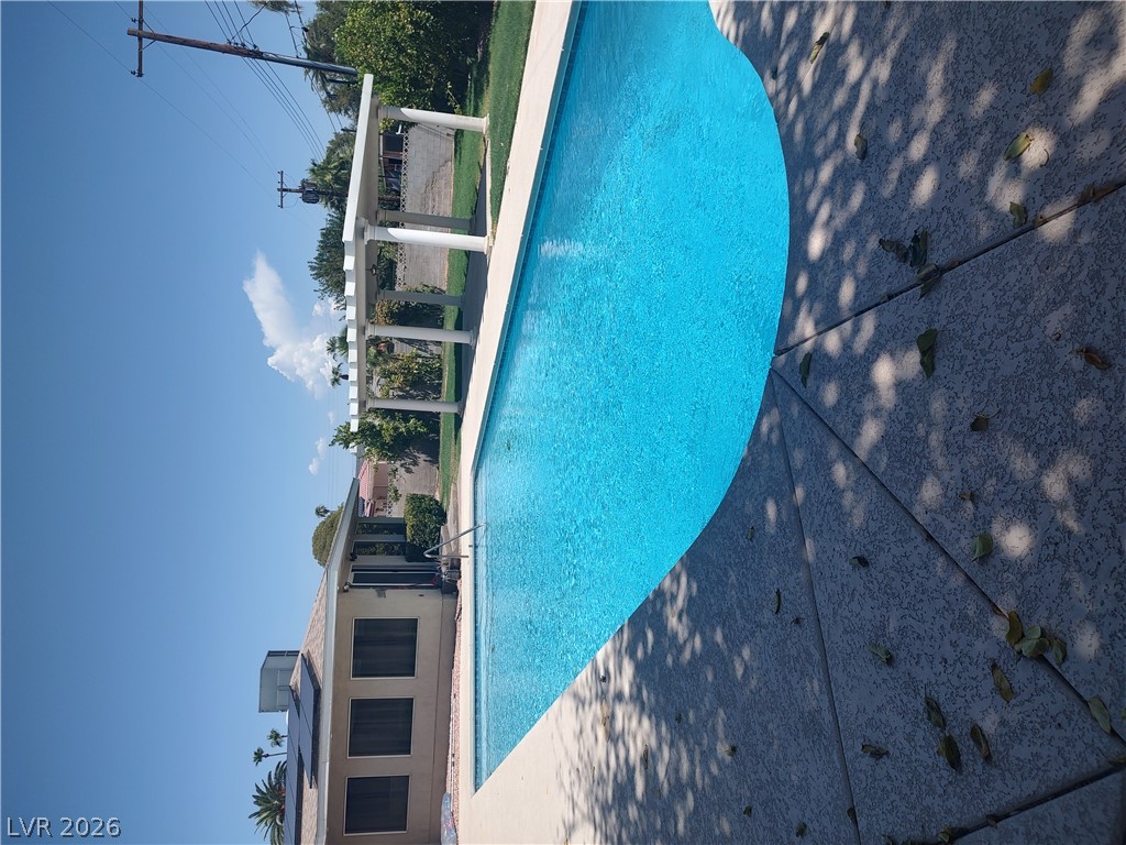 325 Park Way West