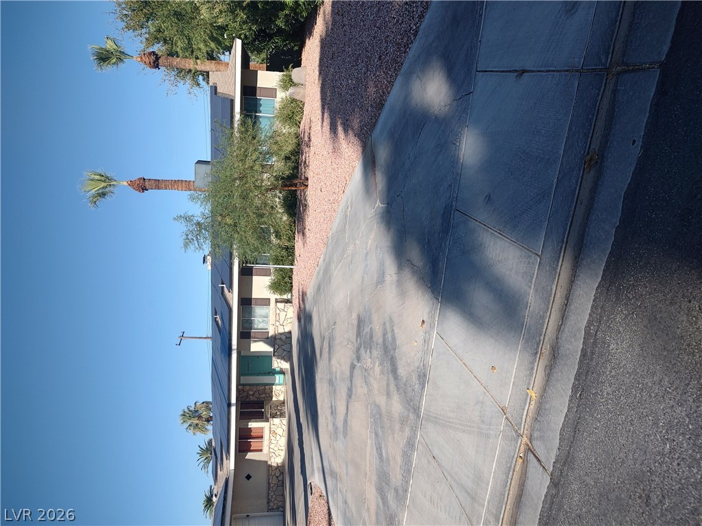 325 Park Way West