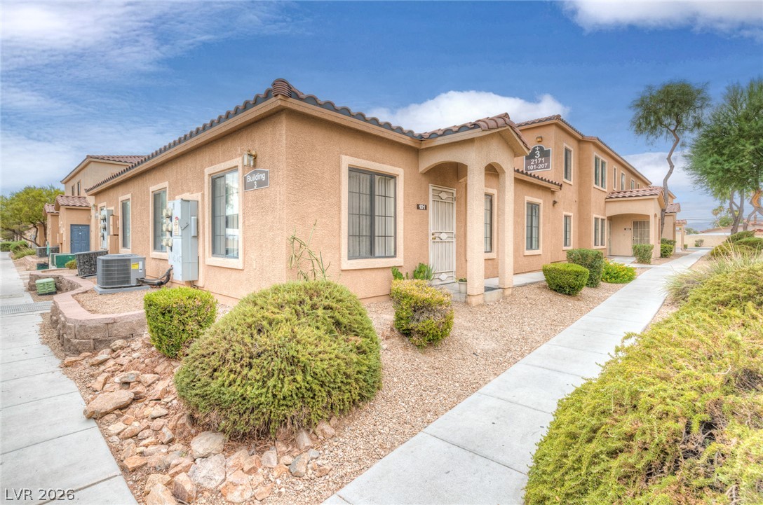 2171 Hussium Hills Street 204