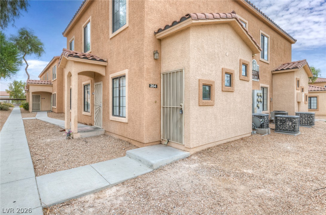 2171 Hussium Hills Street 204