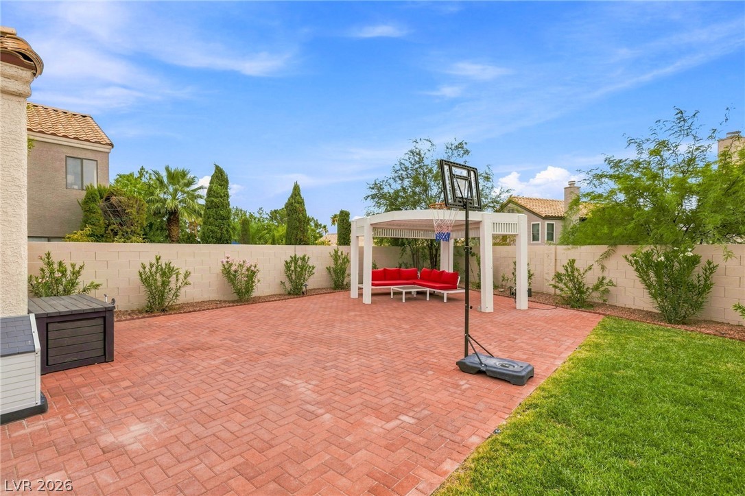 2638 Douglas Circle
