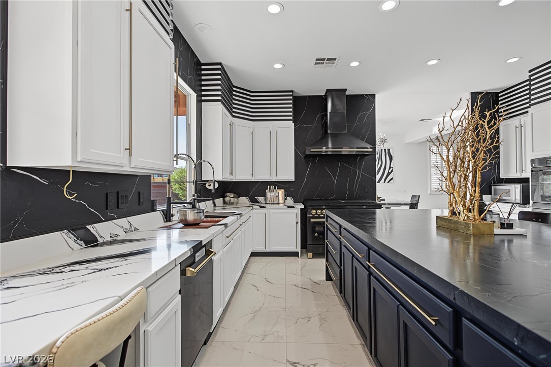 5560 Kings Row Court