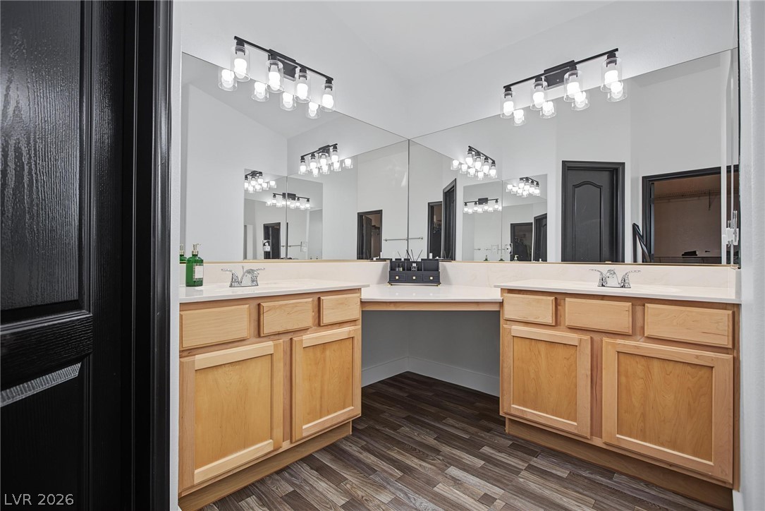 5560 Kings Row Court