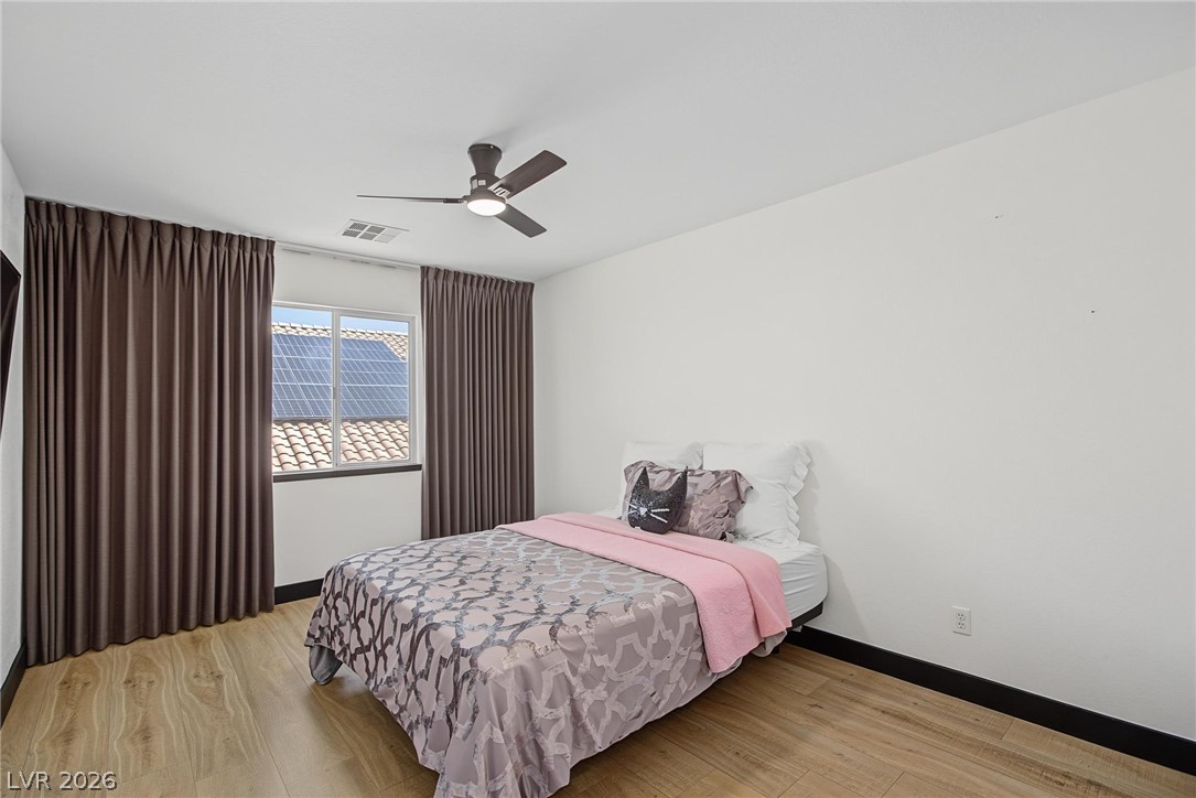 5560 Kings Row Court