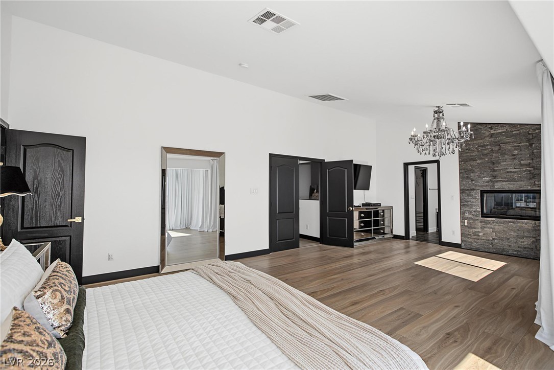 5560 Kings Row Court