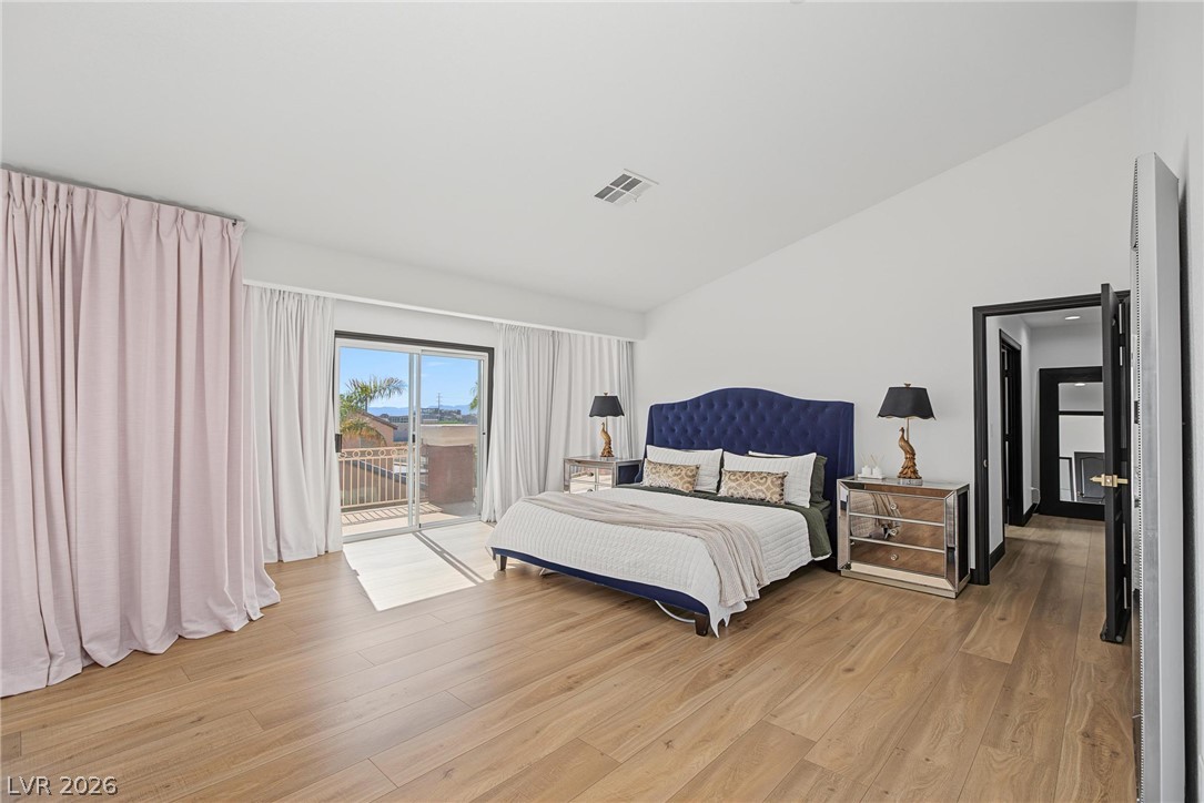 5560 Kings Row Court
