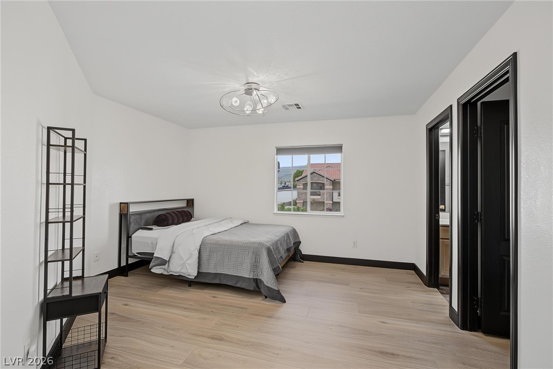 5560 Kings Row Court