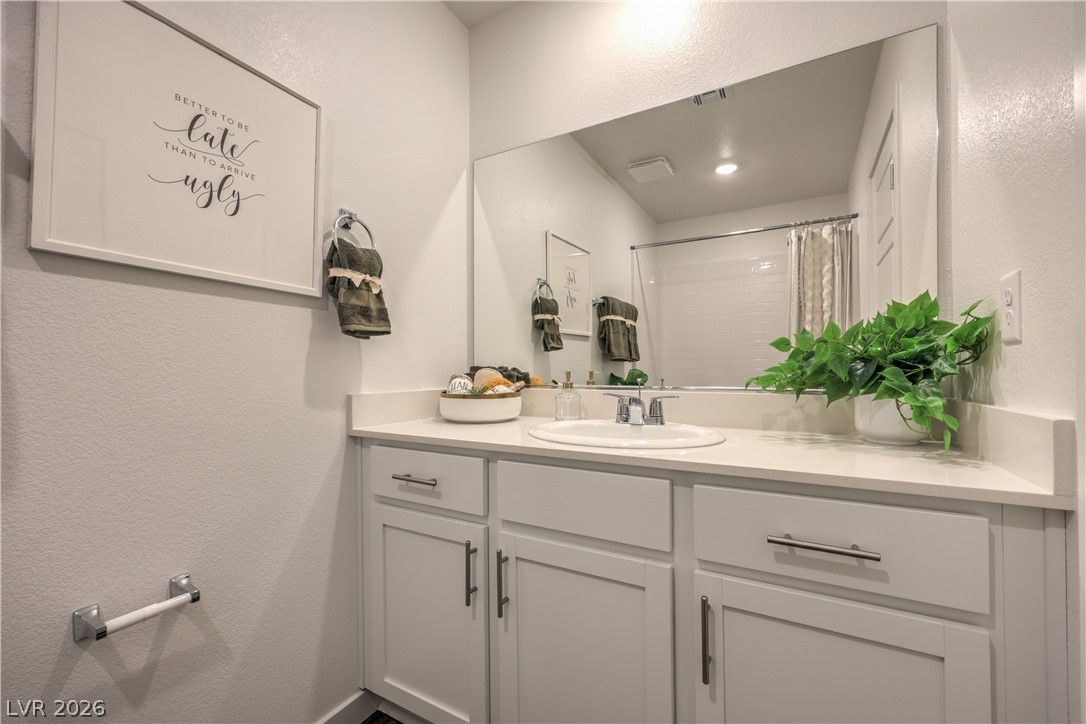990 Desert Spruce Street