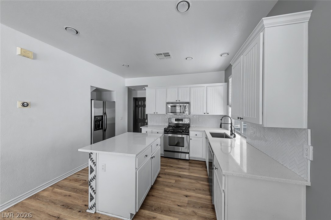7609 Aspen Color Street