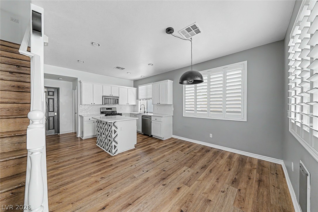 7609 Aspen Color Street