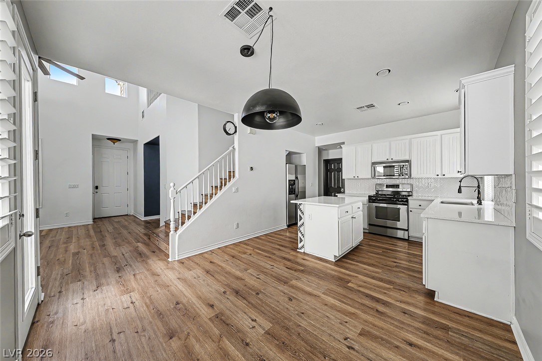 7609 Aspen Color Street