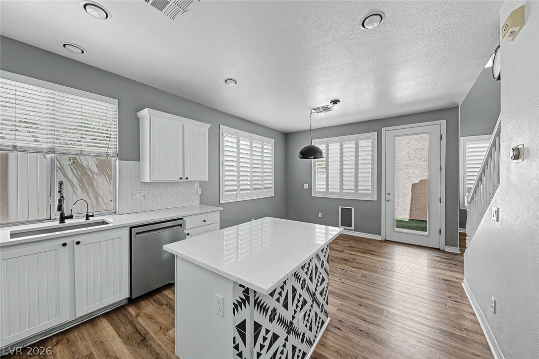 7609 Aspen Color Street