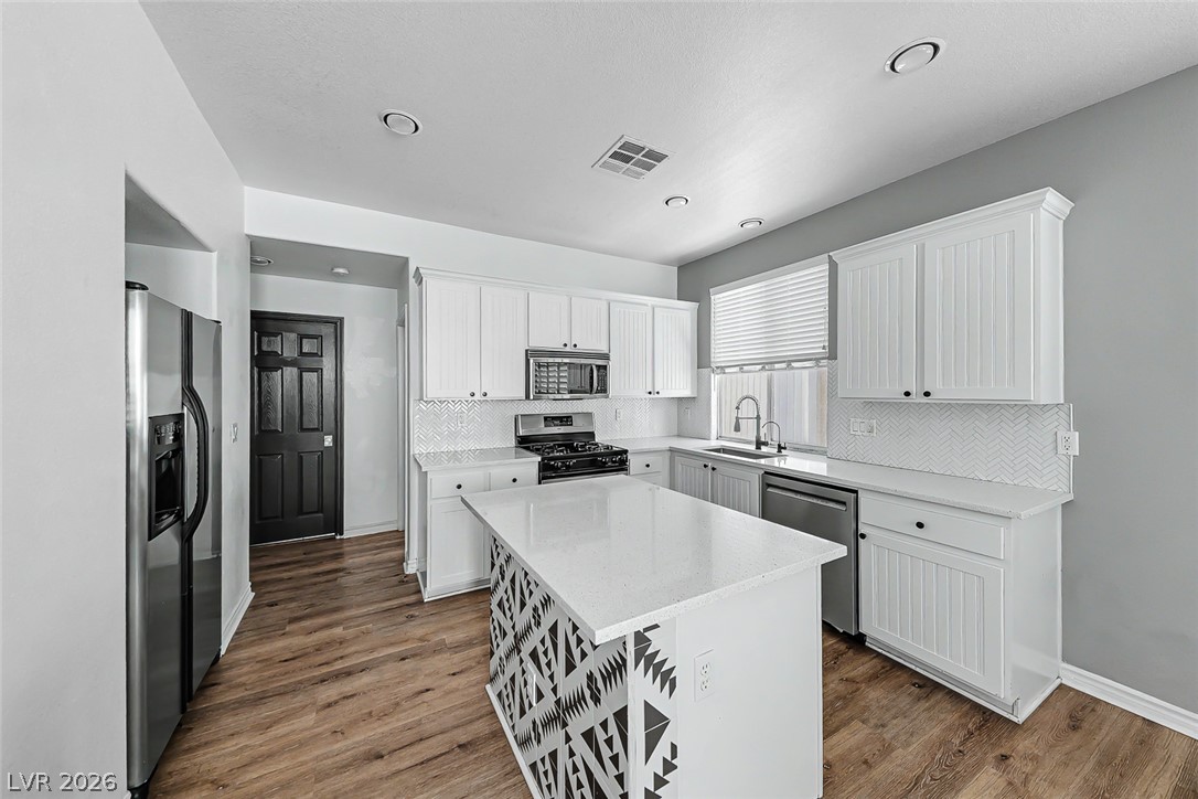 7609 Aspen Color Street