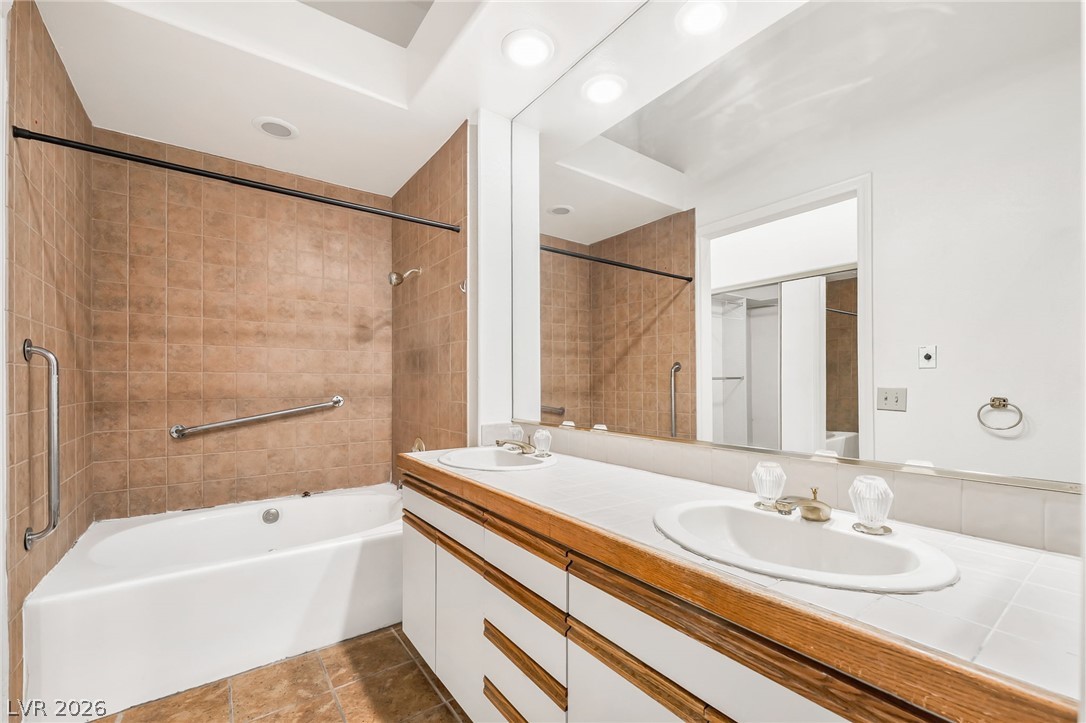 6986 Emerald Springs Lane