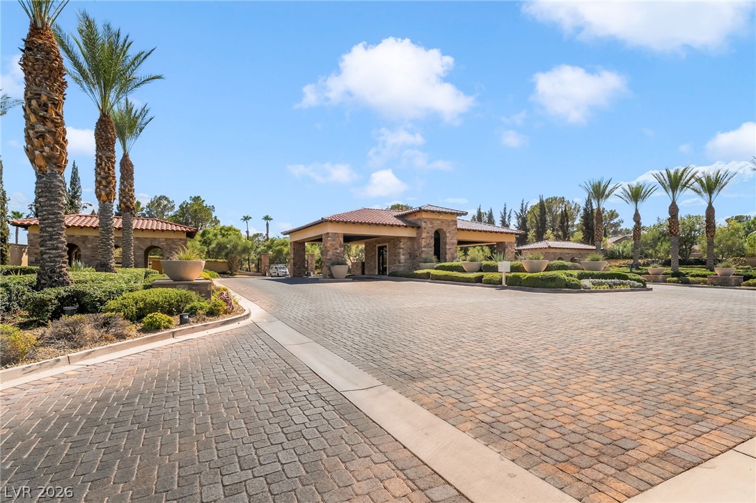 6986 Emerald Springs Lane