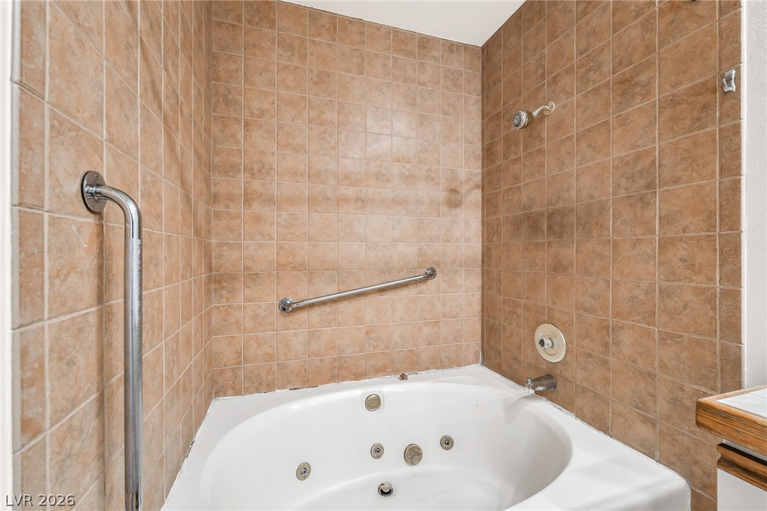 6986 Emerald Springs Lane