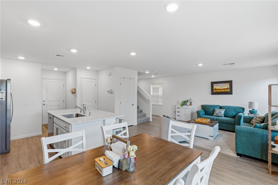 597 Juniper Rock Avenue