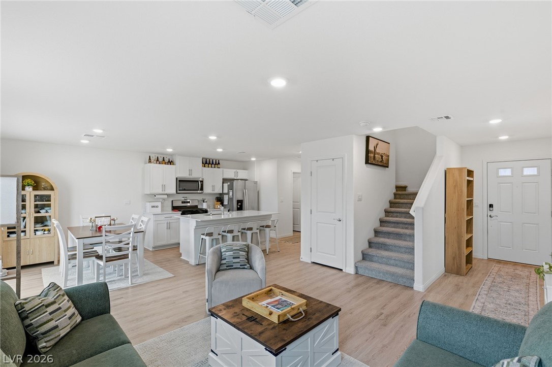 597 Juniper Rock Avenue