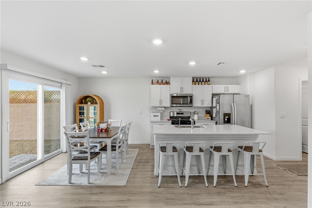 597 Juniper Rock Avenue