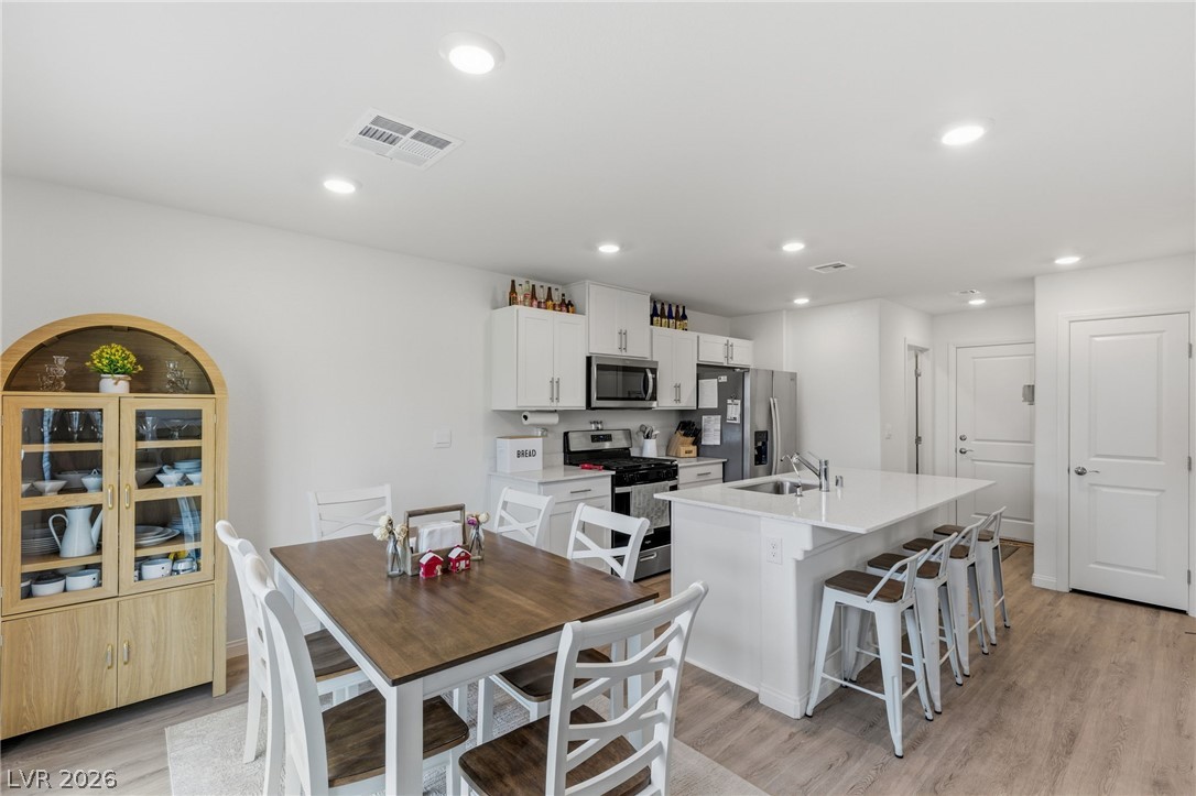 597 Juniper Rock Avenue