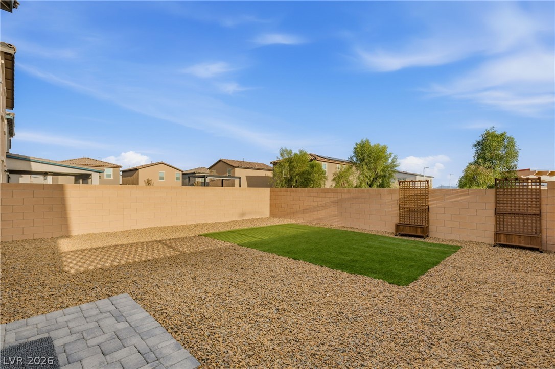 597 Juniper Rock Avenue