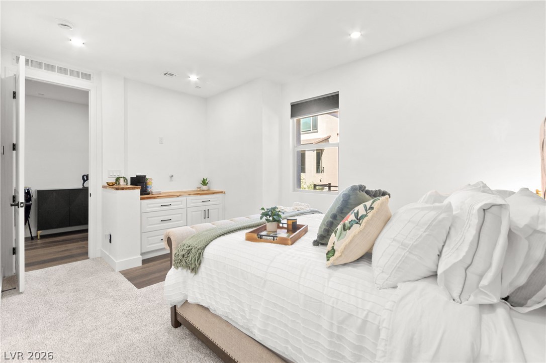 1424 Nocturnal Flight Street