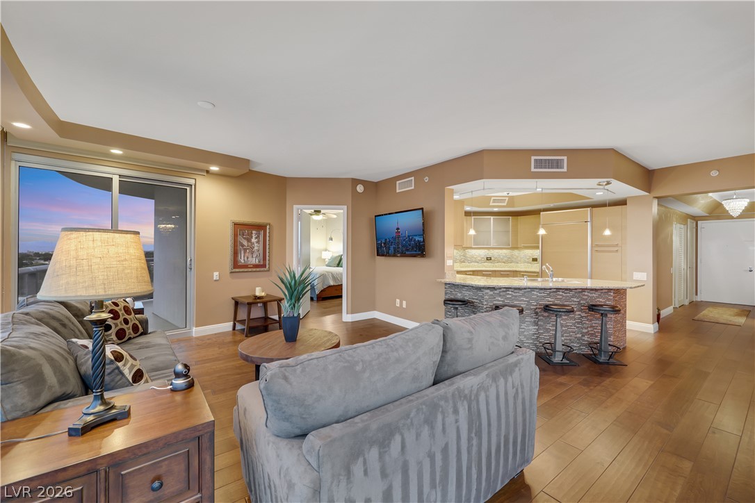 322 Karen Avenue 807