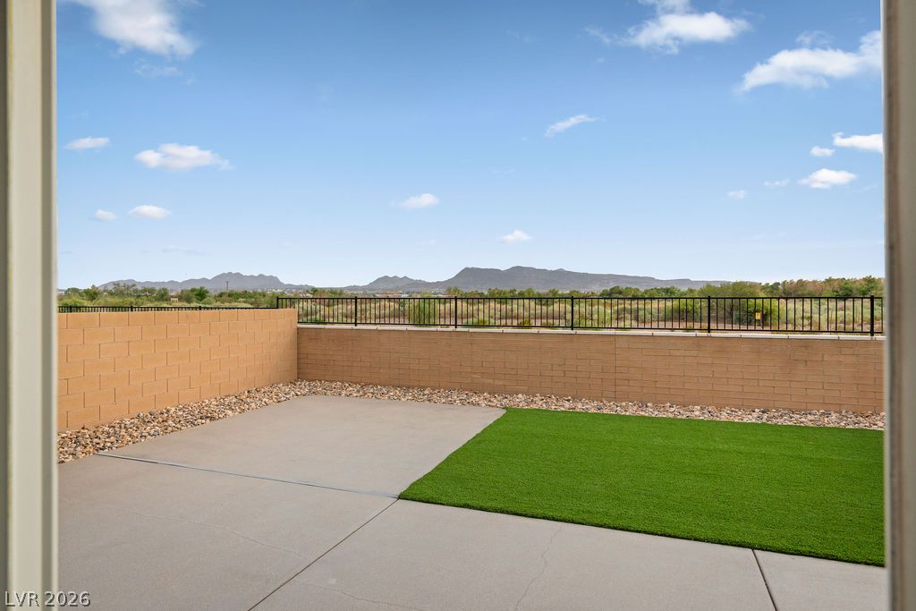 383 Winter Dove Avenue