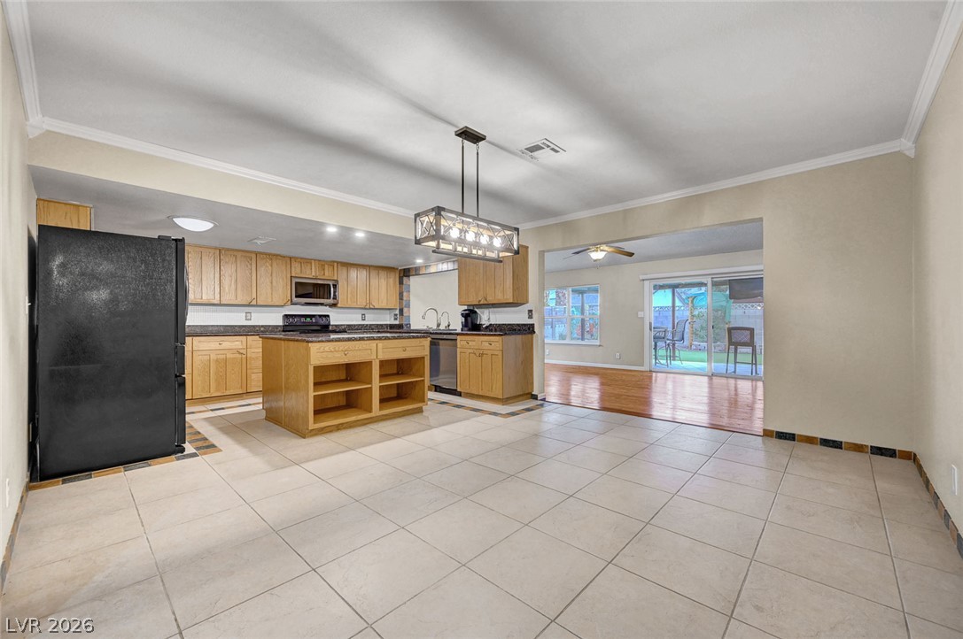 5817 Mary Way