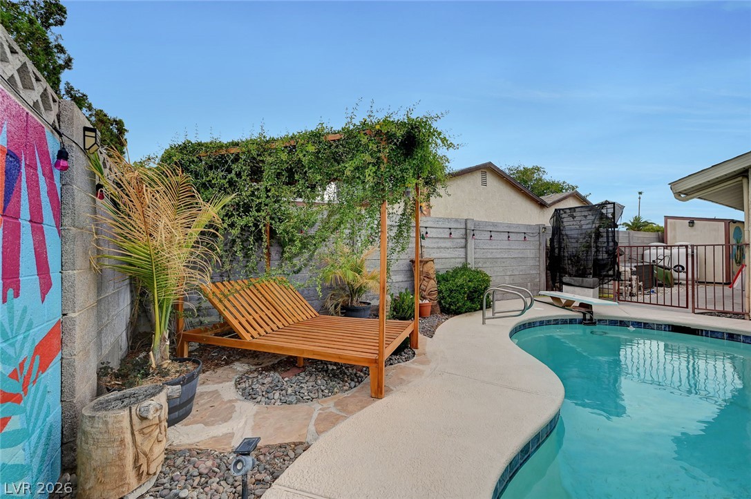 5817 Mary Way