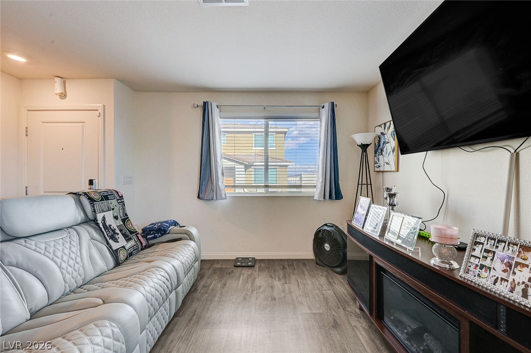 6804 Satin Silver Court