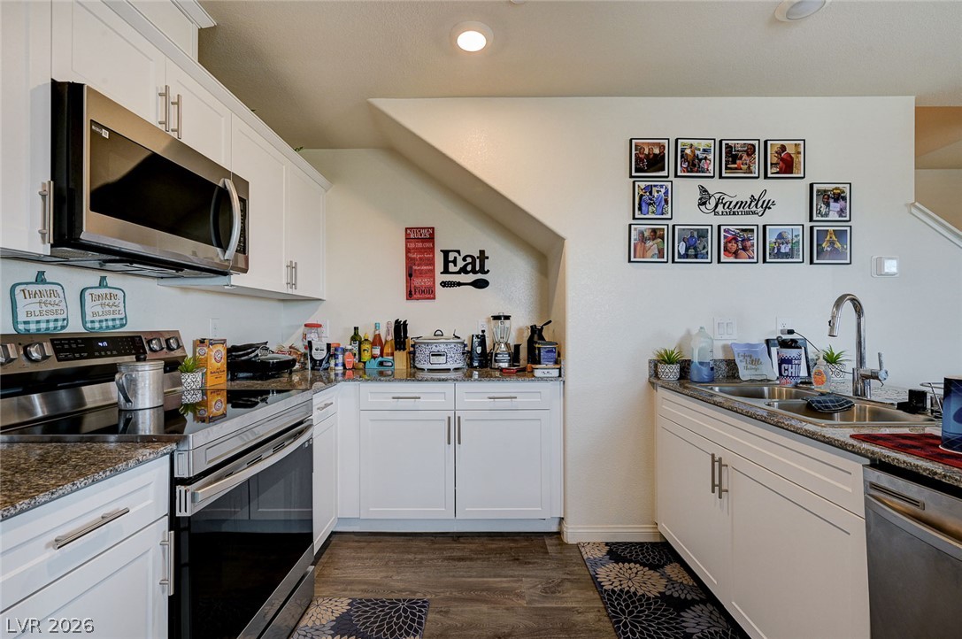 6804 Satin Silver Court