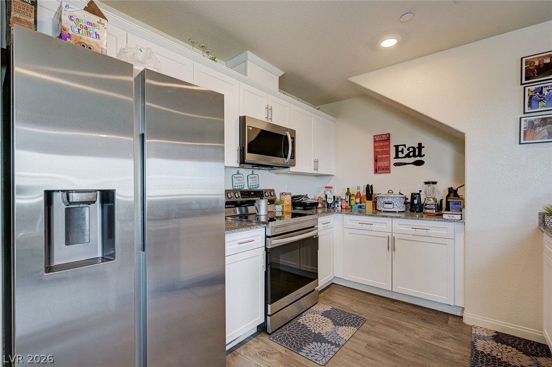 6804 Satin Silver Court