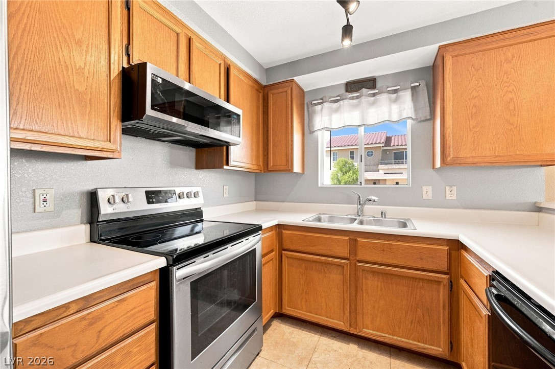 2200 Highpointe Drive 202