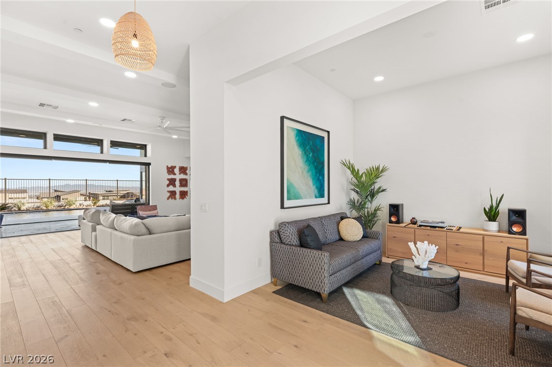 508 Vista Sunset Avenue